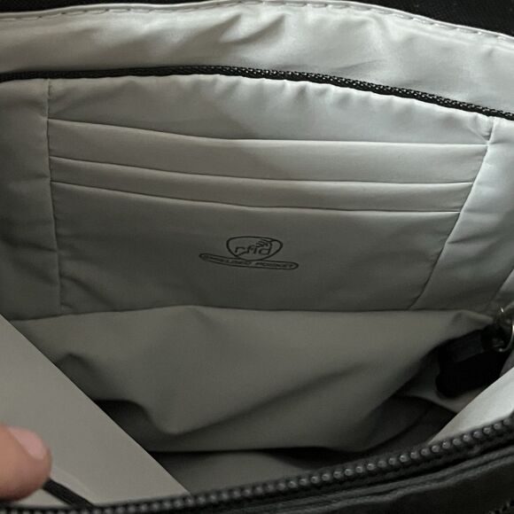 TRAVELON Anti-Theft Classic Small Black Shoulder Crossbody Travel Bag NWOT - Picture 7 of 11